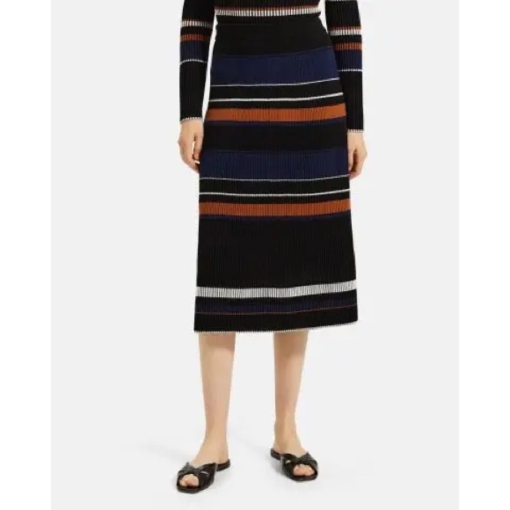Theory pull on pencil skirt - super cute!